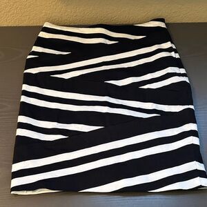 WHBM Black and White Striped Pattern Women's Skirt Size 6